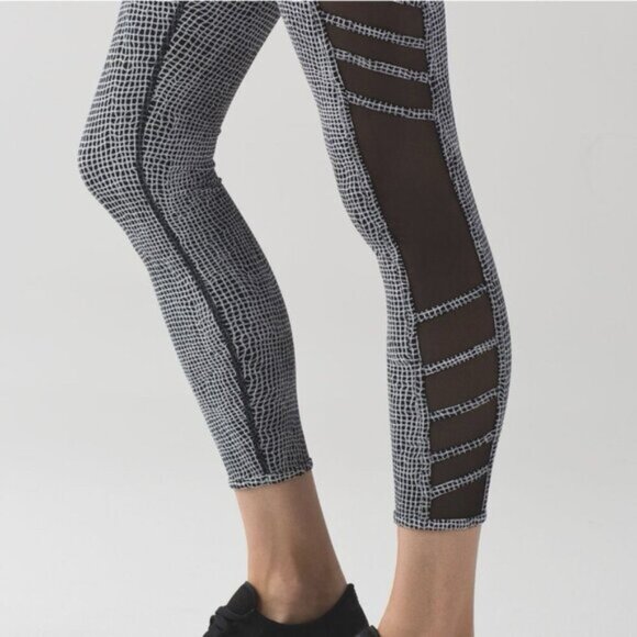 Lululemon Wild And Free Tight Fall Net White Black / Black Size 4 - Picture 5 of 10